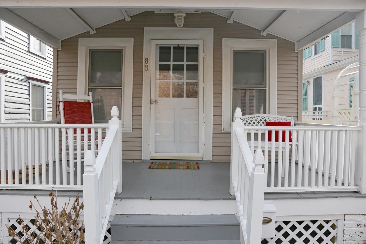 88 Webb Ave - Photo 3 of 13