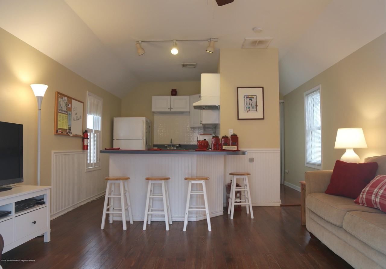 88 Webb Ave - Photo 5 of 13