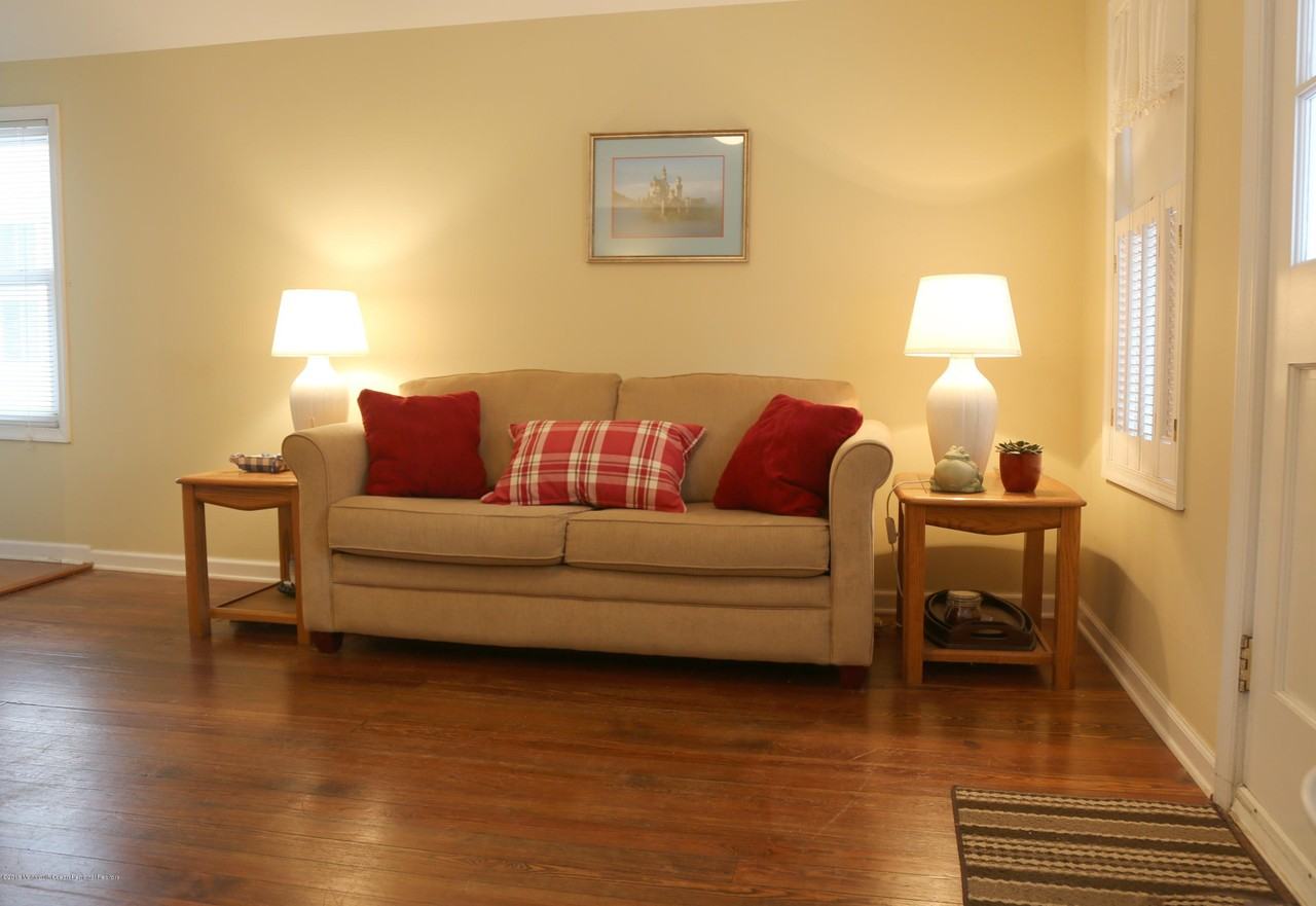 88 Webb Ave - Photo 6 of 13