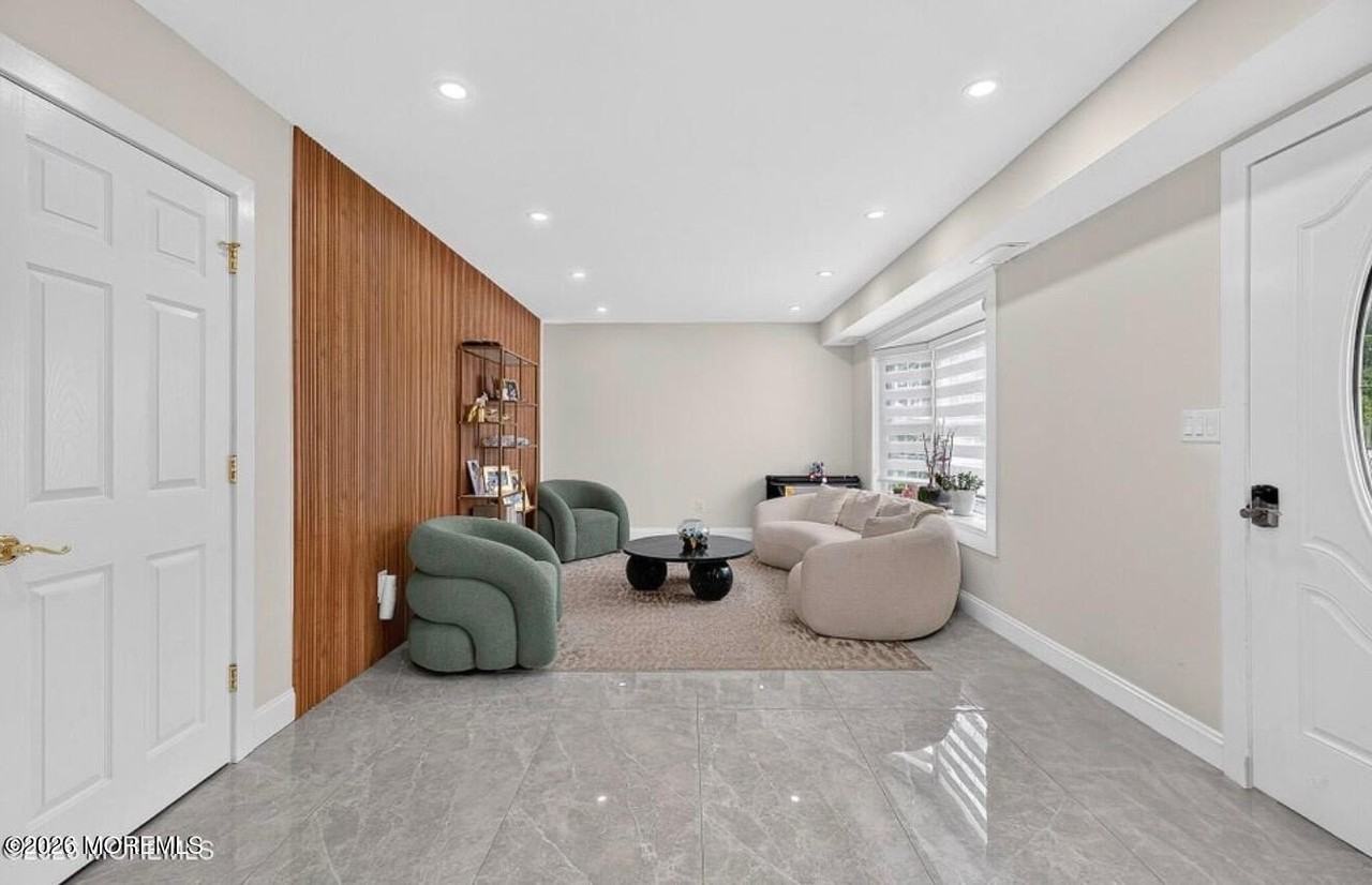 31 Peachtree Rd - Photo 2 of 8