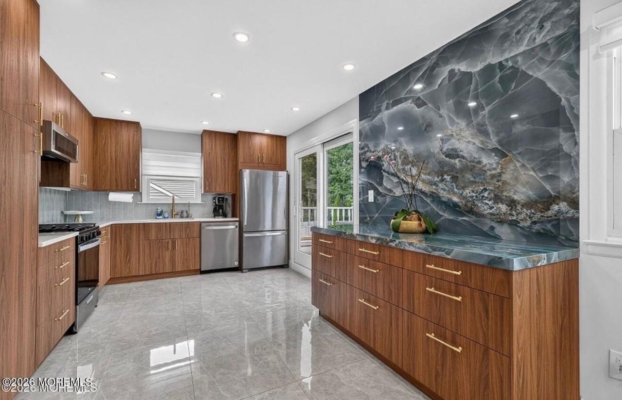 31 Peachtree Rd - Photo 3 of 8