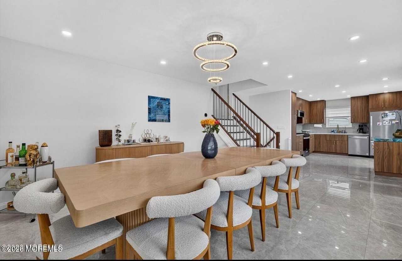 31 Peachtree Rd - Photo 4 of 8