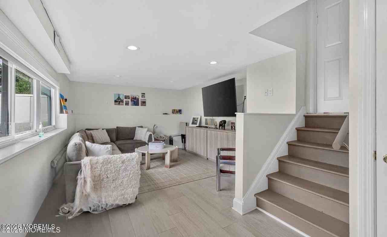 31 Peachtree Rd - Photo 6 of 8