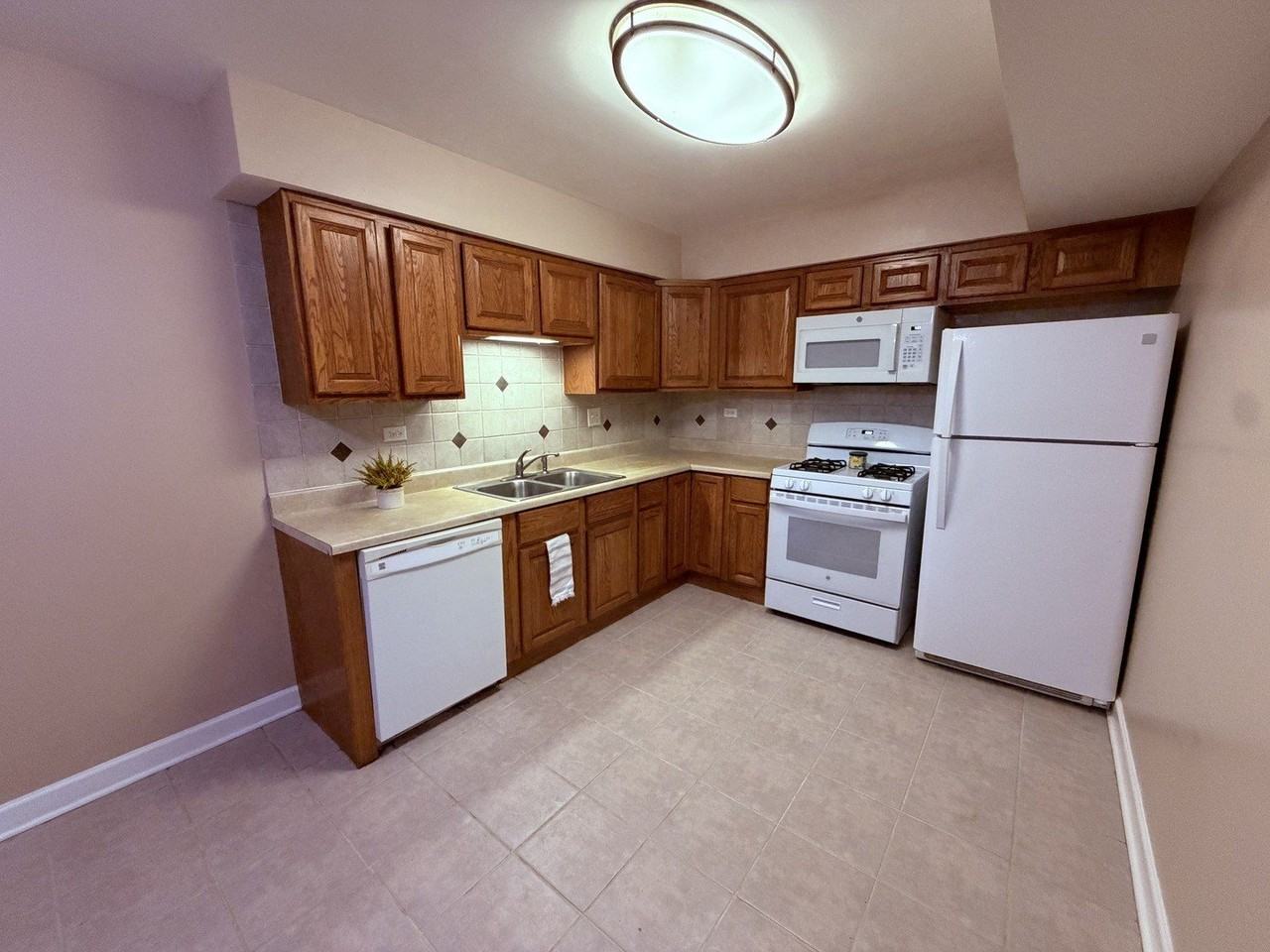 703 Waterford Rd S #2B - Photo 4 of 22