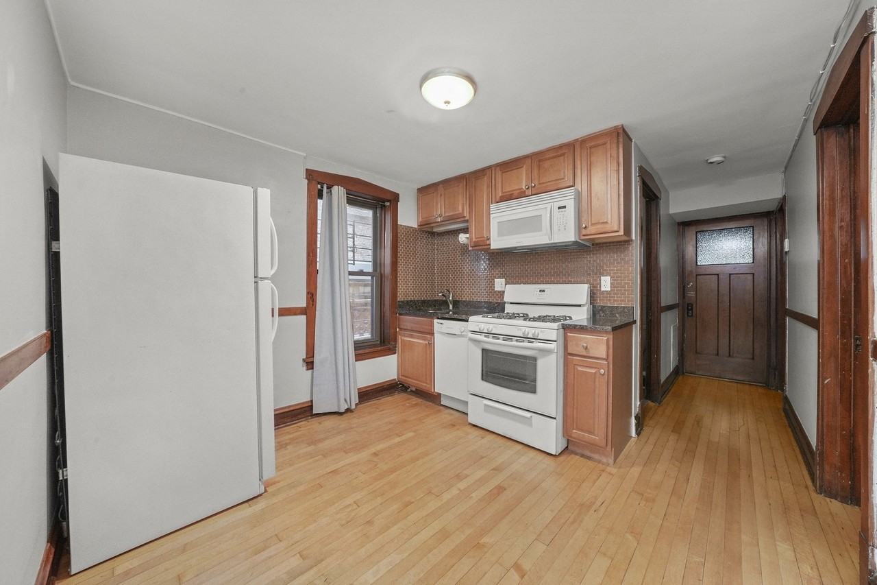 2026 W Charleston St #G - Photo 4 of 16