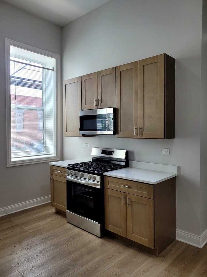 2458 S Sawyer Ave #2F - Photo 5 of 8