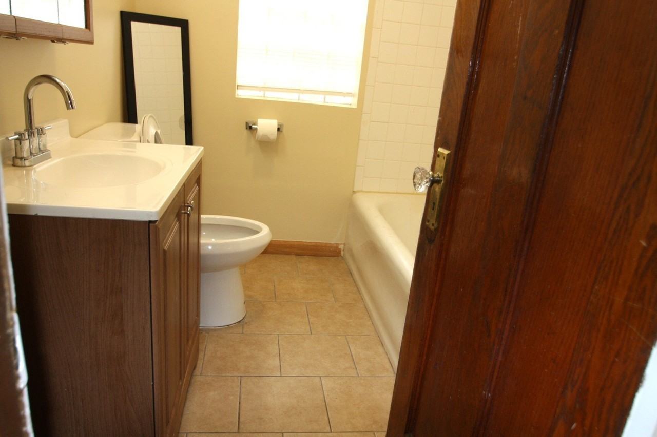 1443 N Lockwood Ave #2 - Photo 7 of 11