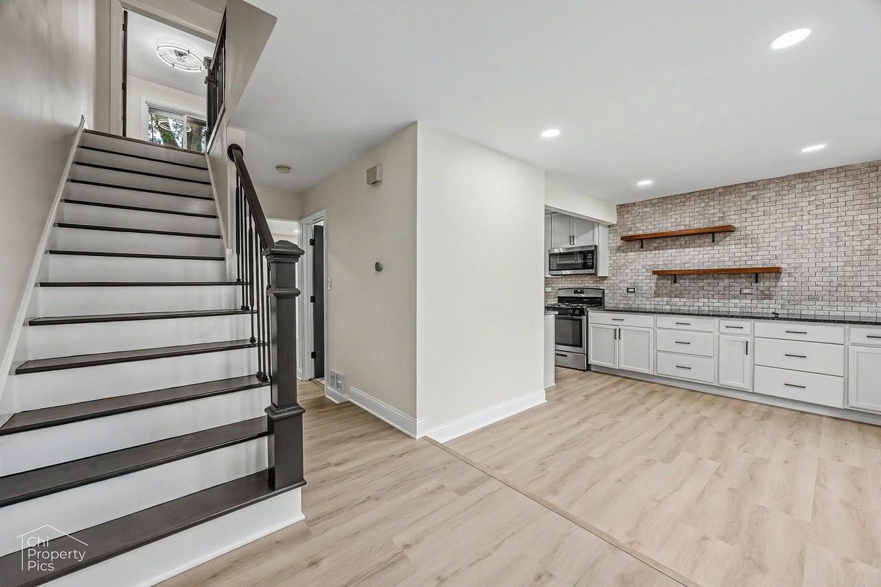 524 Yosemite Ct - Photo 2 of 29