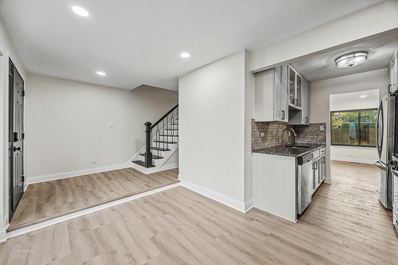 524 Yosemite Ct - Photo 4 of 29