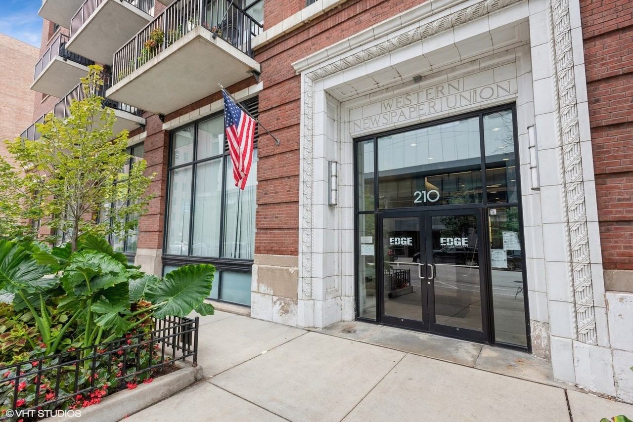 210 S Desplaines St #1906 - Photo 2 of 15