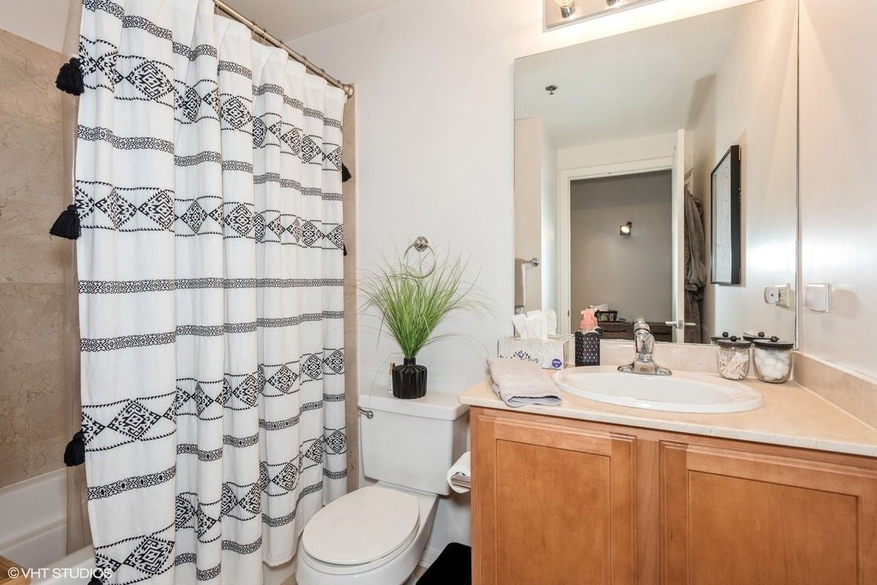 210 S Desplaines St #1906 - Photo 3 of 15