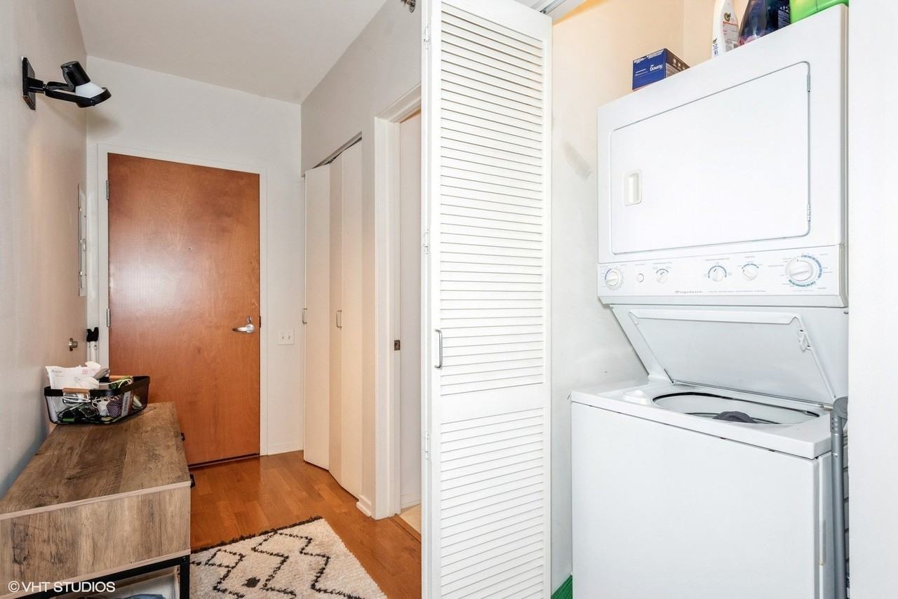210 S Desplaines St #1906 - Photo 4 of 15