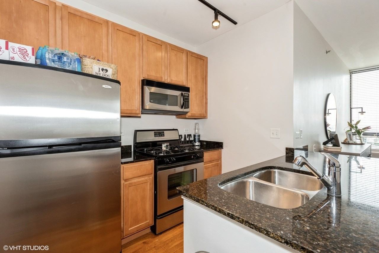 210 S Desplaines St #1906 - Photo 5 of 15