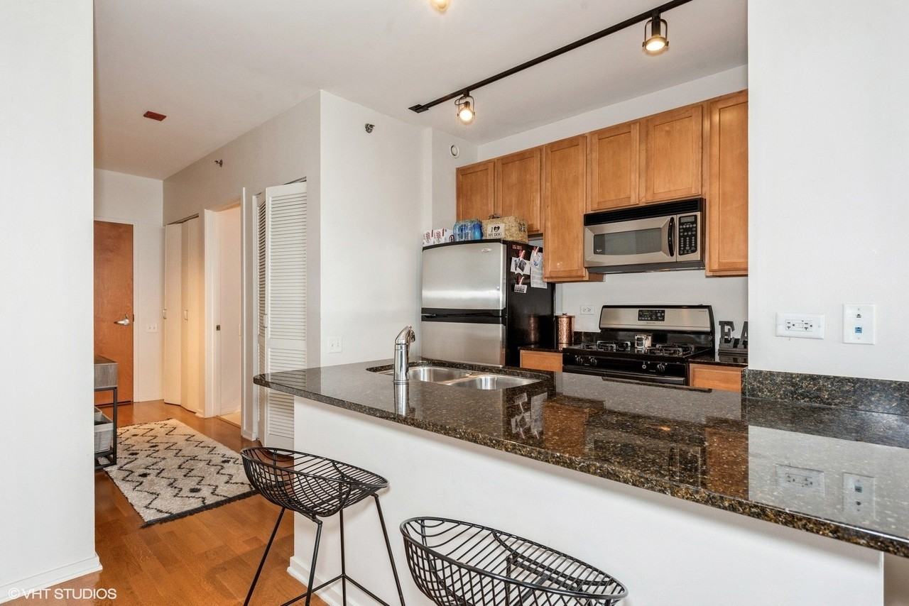 210 S Desplaines St #1906 - Photo 6 of 15