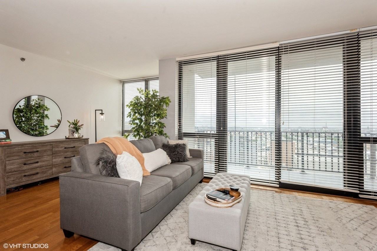 210 S Desplaines St #1906 - Photo 7 of 15