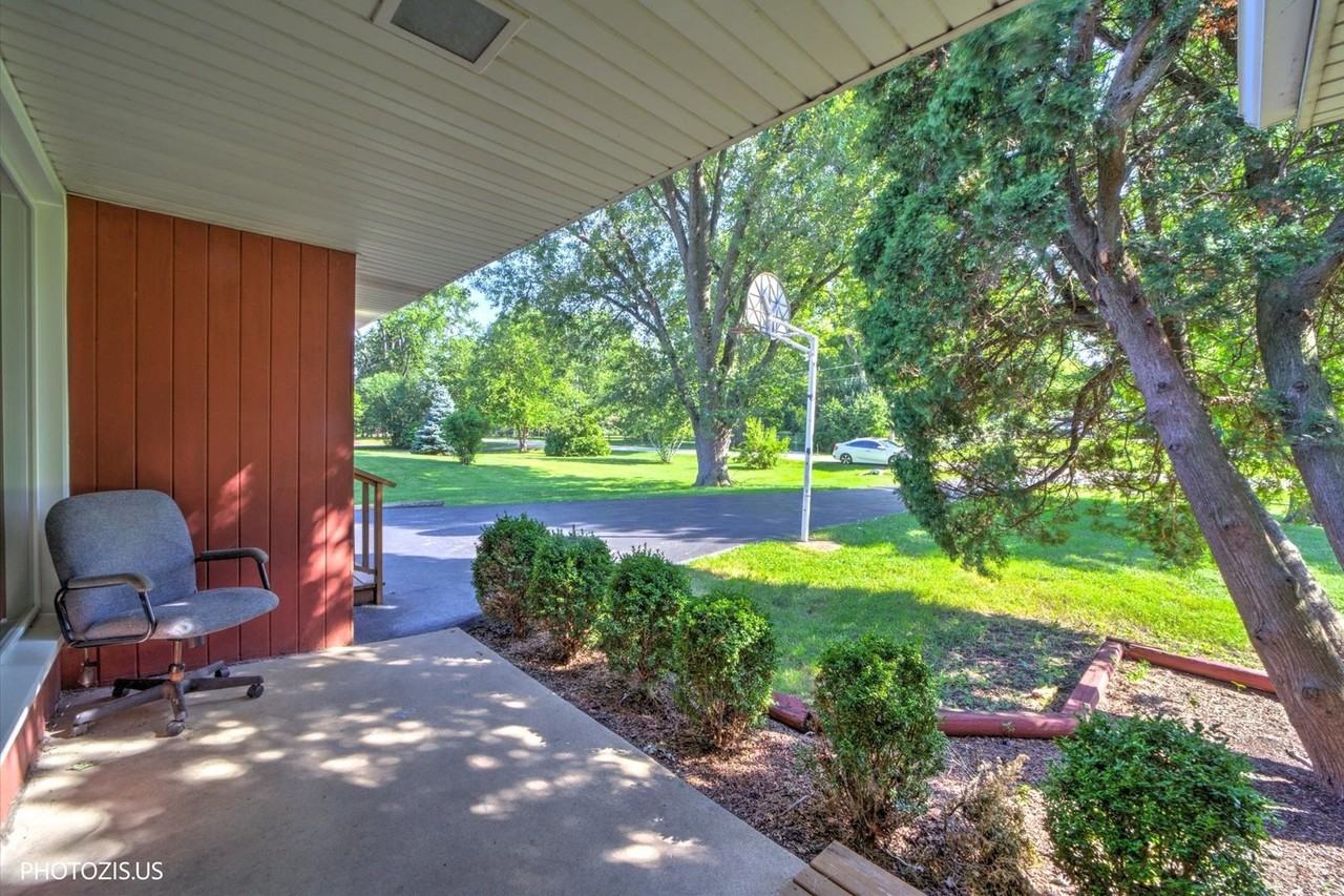 7056 Osage Rd - Photo 2 of 32