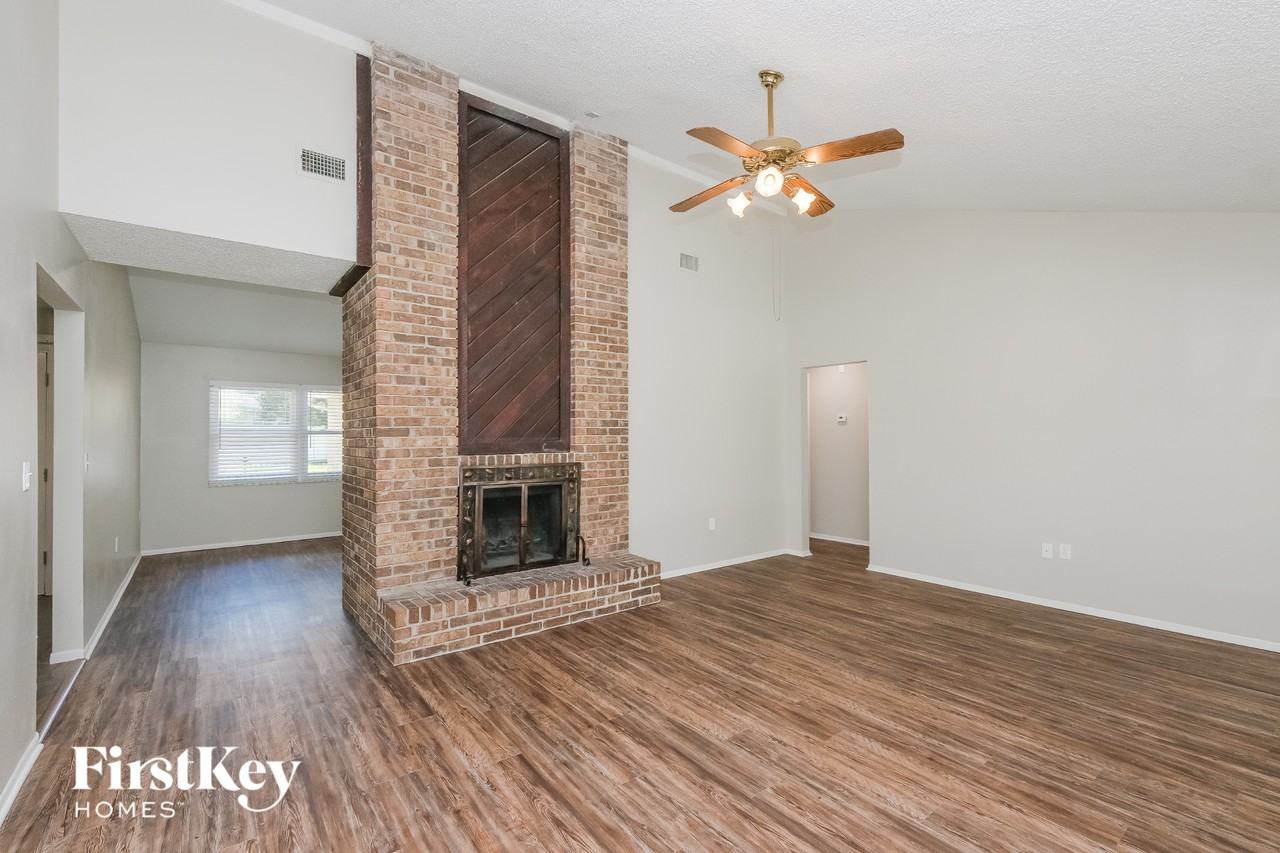 1017 Shadow Wood Ct - Photo 2 of 15
