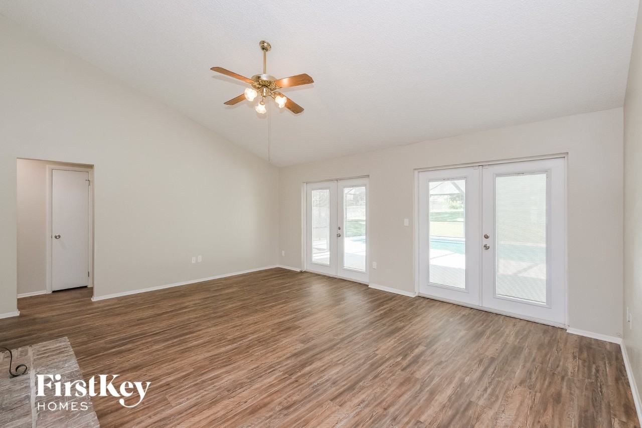 1017 Shadow Wood Ct - Photo 3 of 15