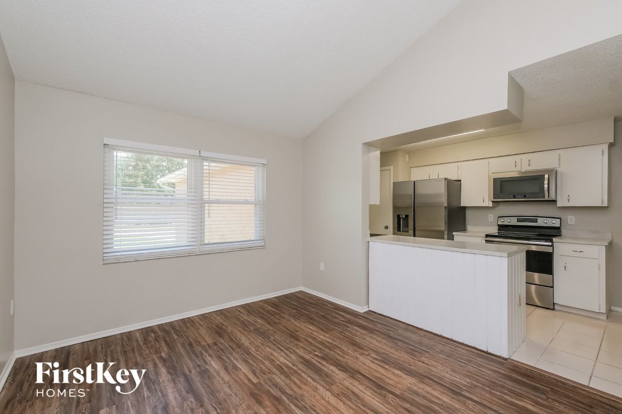 1017 Shadow Wood Ct - Photo 4 of 15