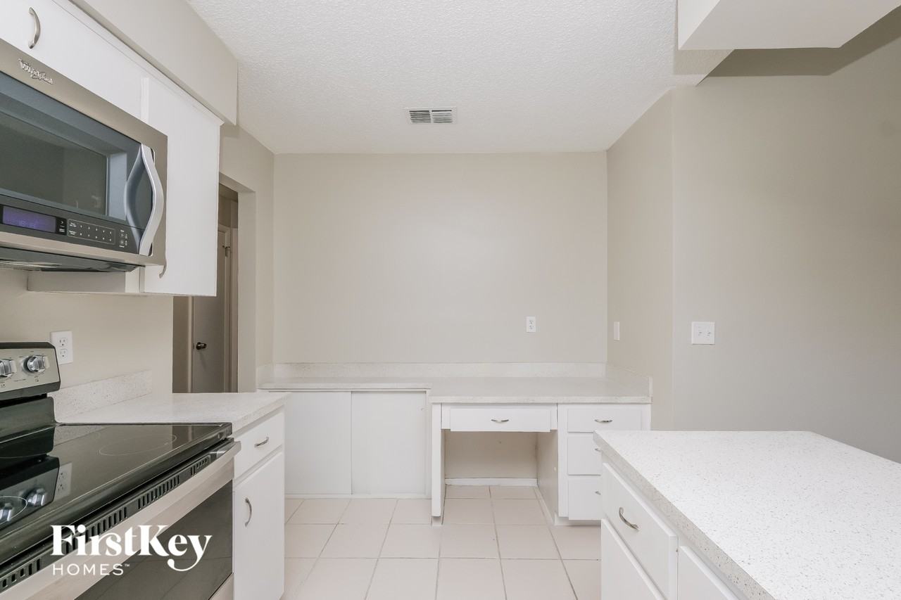 1017 Shadow Wood Ct - Photo 6 of 15