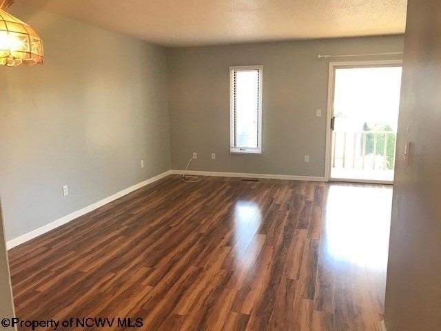 703 Lakeview Estate Townhomes - Photo 4 of 10