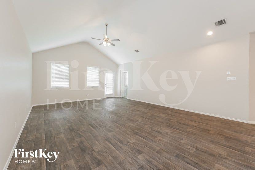11731 Bari Reef Ln - Photo 3 of 16