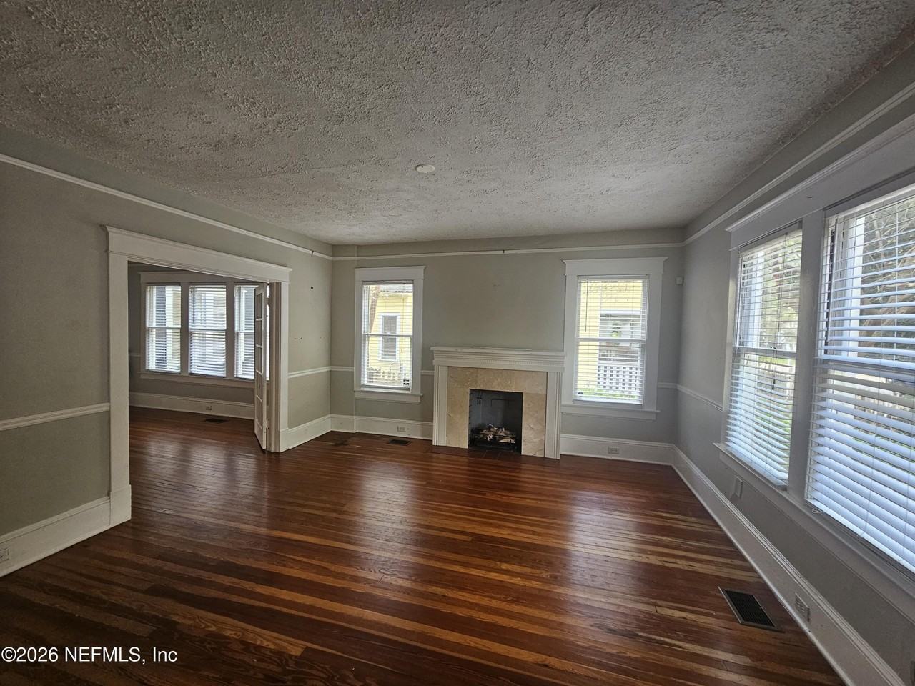 2846 Sydney St - Photo 4 of 48