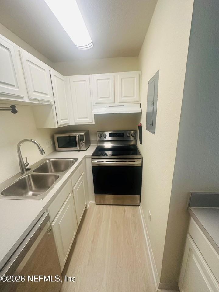 13700 Richmond Park Dr N #507 - Photo 5 of 26