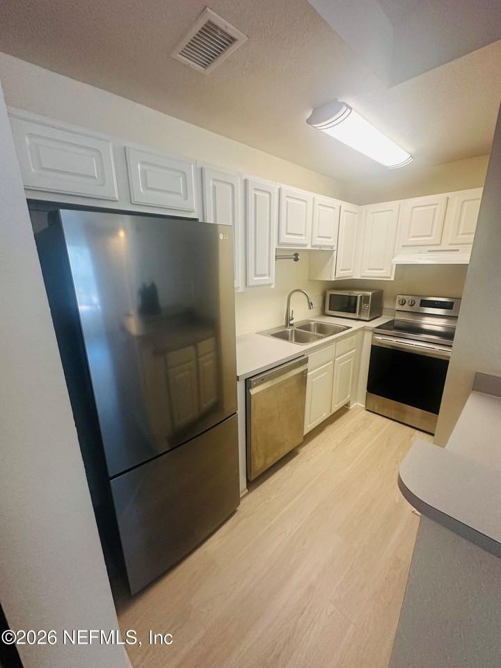 13700 Richmond Park Dr N #507 - Photo 6 of 26