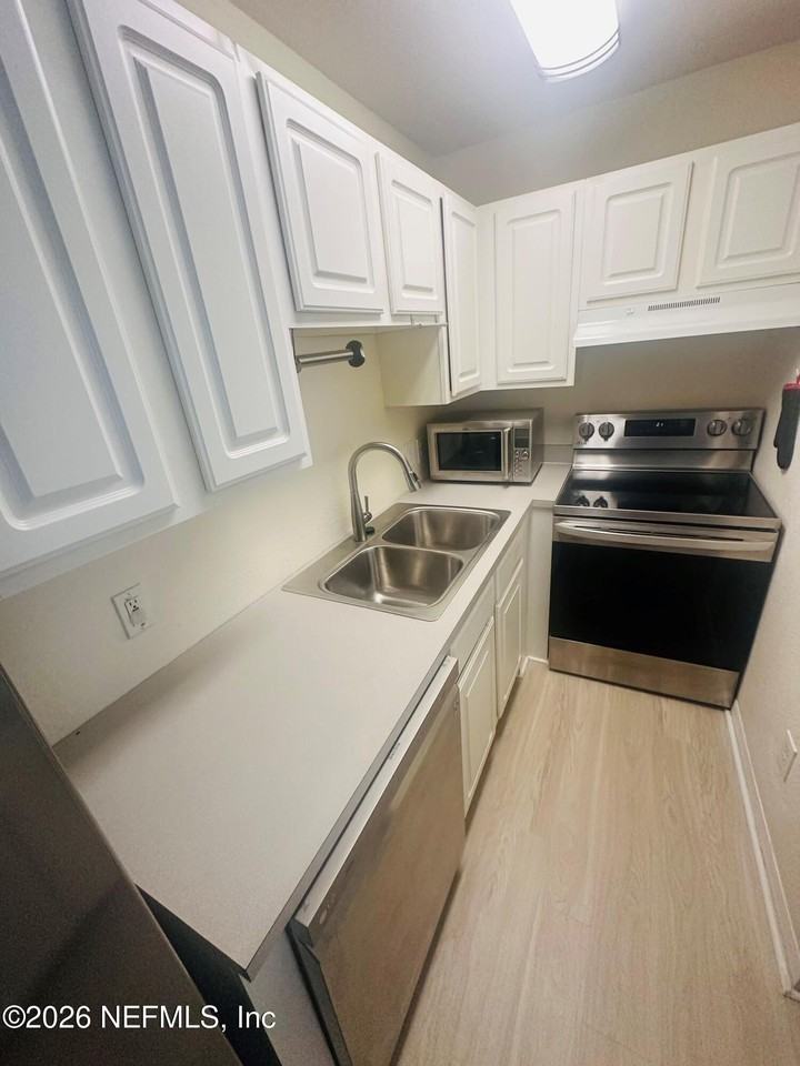 13700 Richmond Park Dr N #507 - Photo 7 of 26