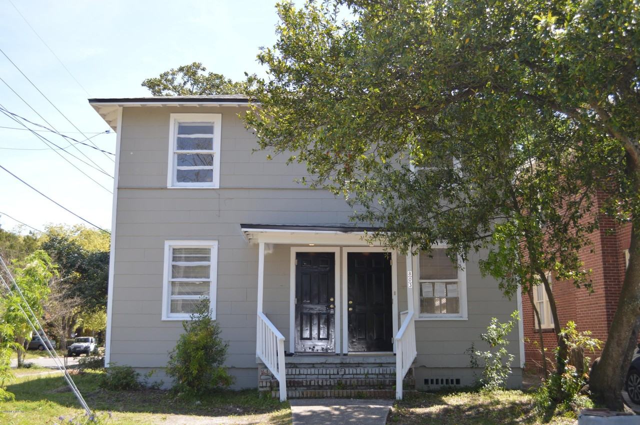 801 Acosta St - Photo 2 of 21