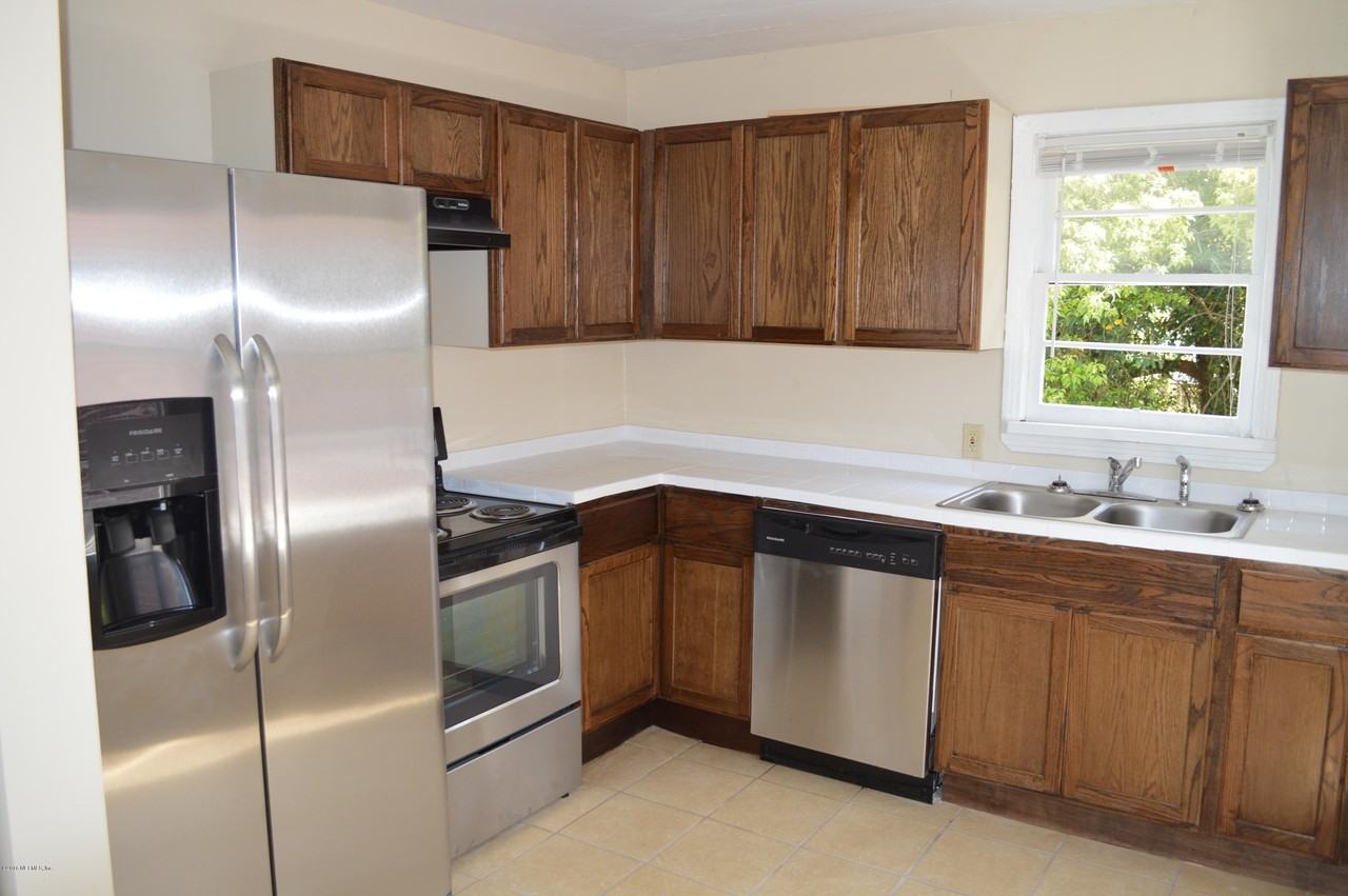 801 Acosta St - Photo 4 of 21