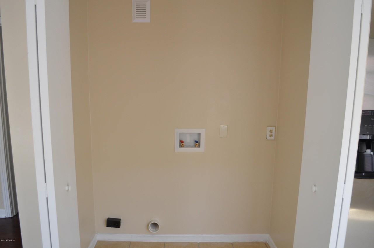 801 Acosta St - Photo 6 of 21