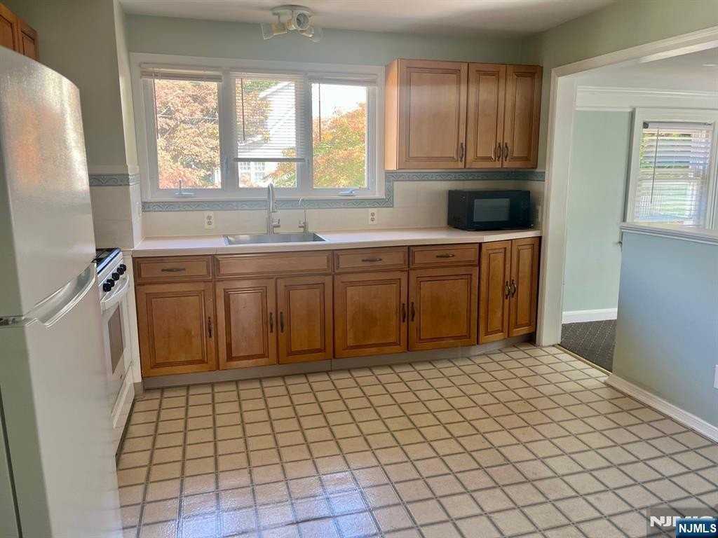 136 Prospect St #2ndFL - Photo 5 of 21
