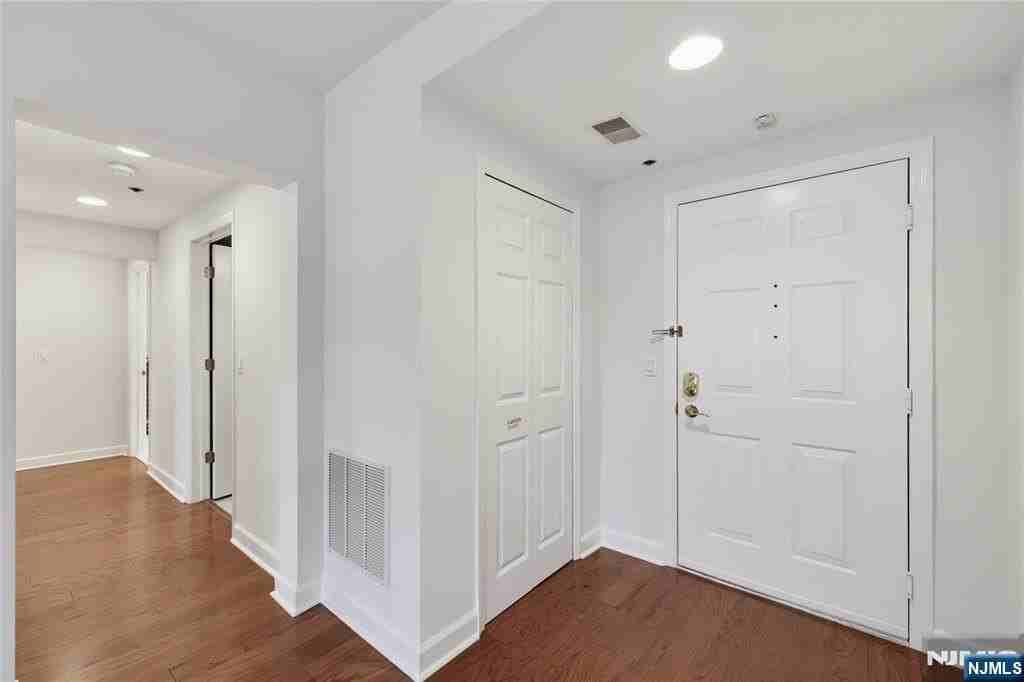 202 Adams Ct #F202 - Photo 4 of 41