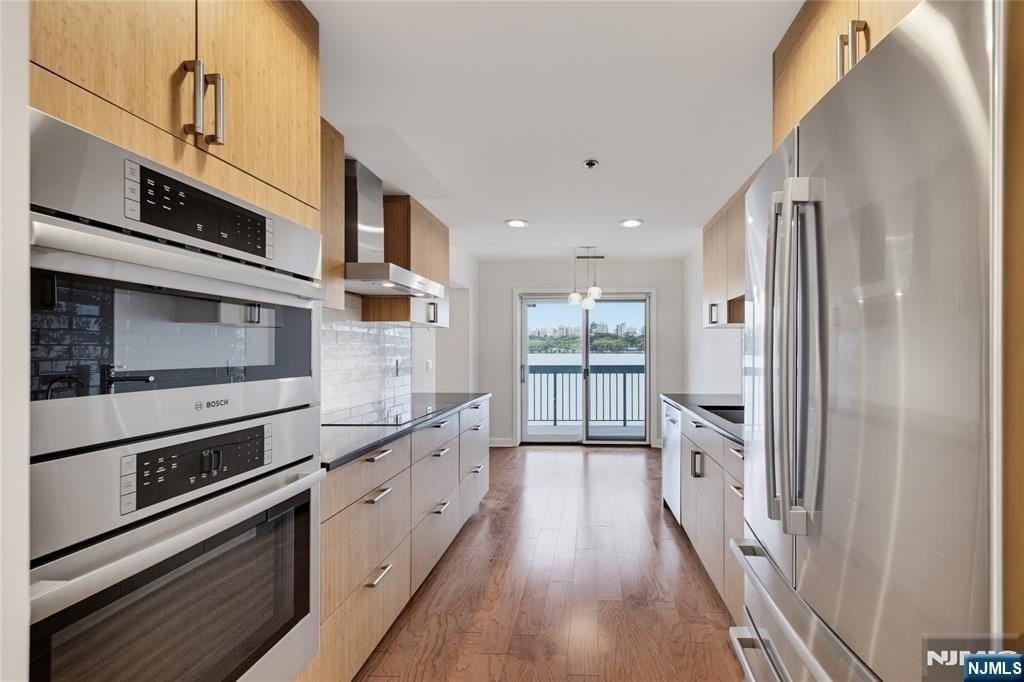 202 Adams Ct #F202 - Photo 5 of 41