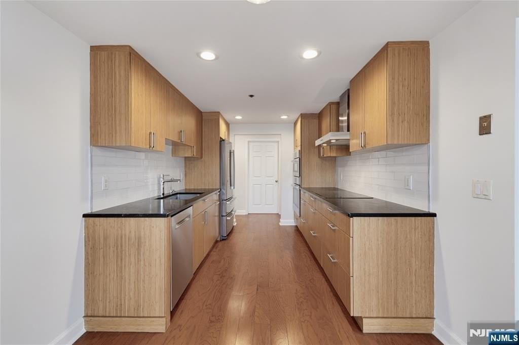 202 Adams Ct #F202 - Photo 6 of 41
