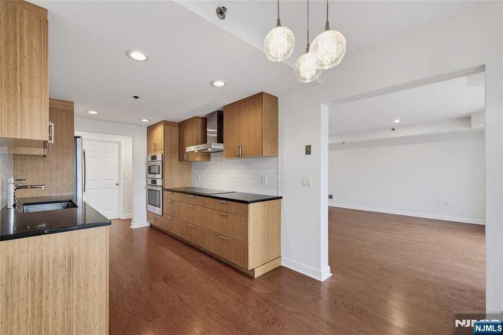 202 Adams Ct #F202 - Photo 7 of 41