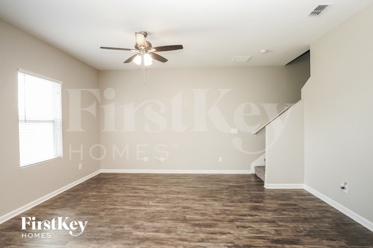 4874 St James Ct - Photo 3 of 16