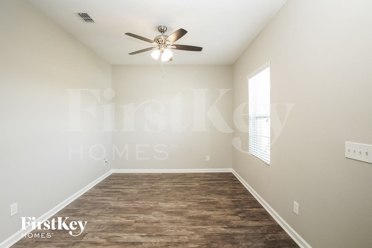 4874 St James Ct - Photo 4 of 16