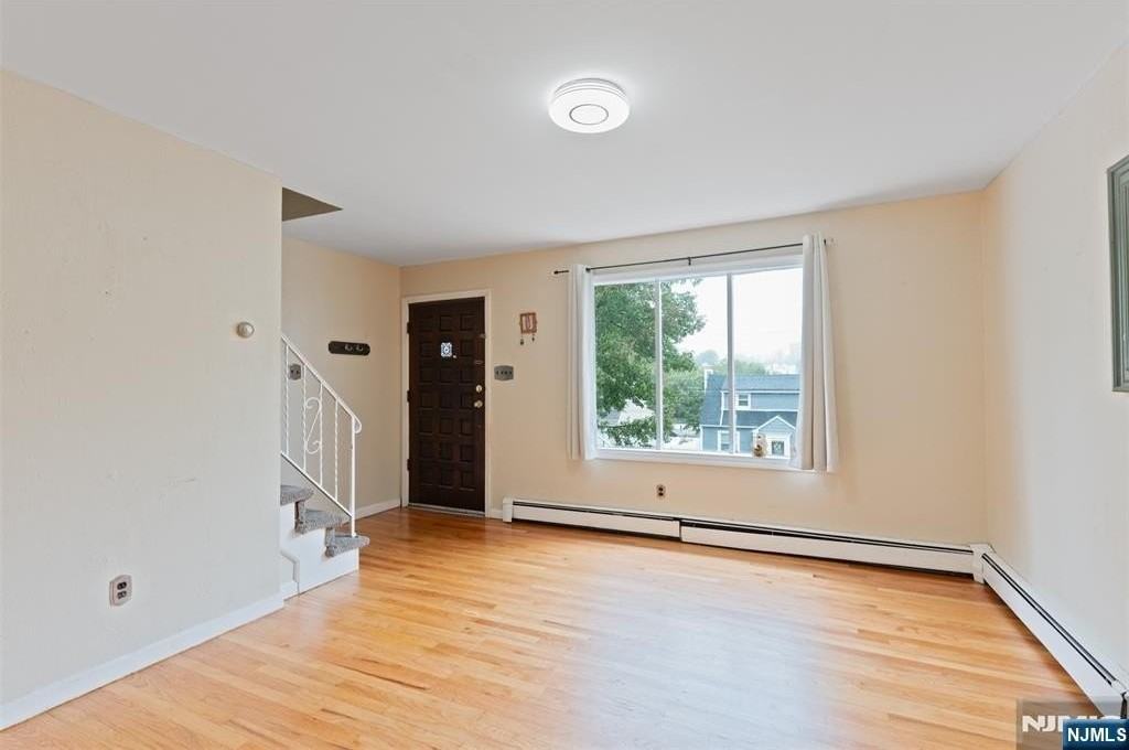 28 Park Pl - Photo 4 of 29