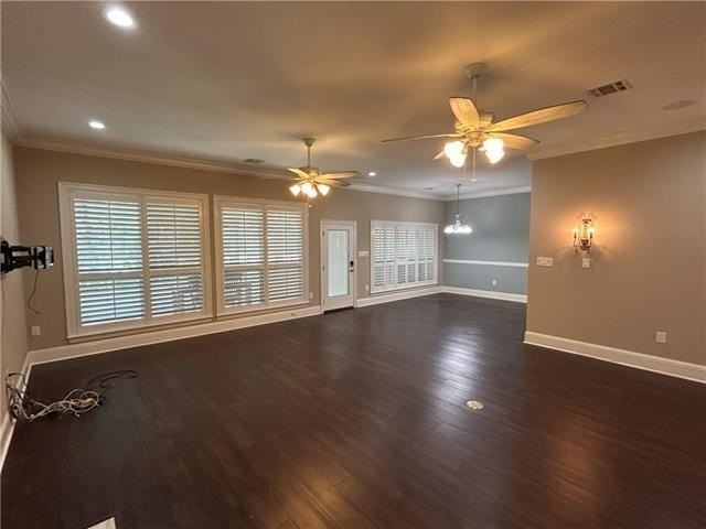 715 Winterberry Dr - Photo 3 of 25