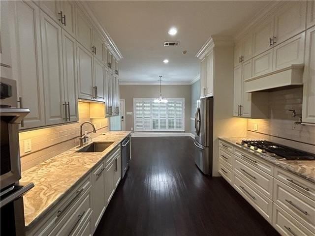 715 Winterberry Dr - Photo 6 of 25