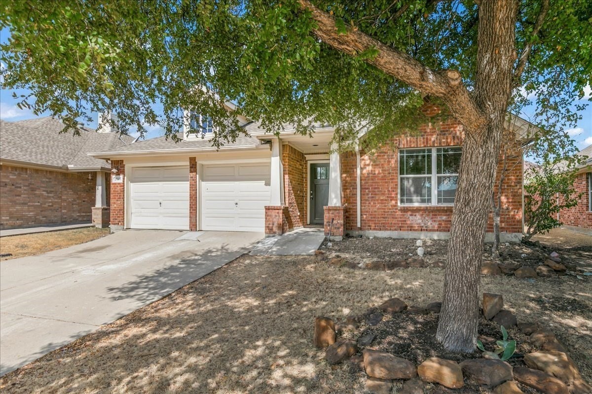 2733 Sunlight Dr - Photo 3 of 29