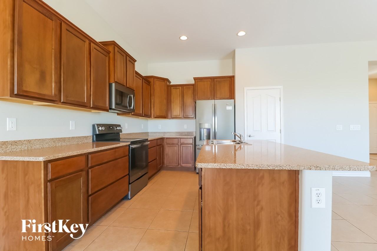 17920 W Lavender Ln - Photo 7 of 15