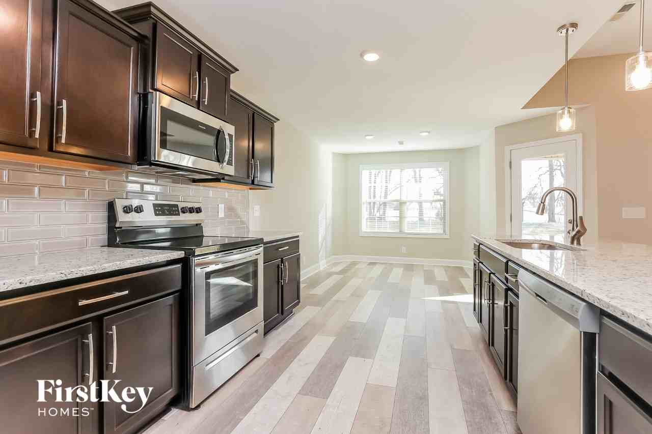 1381 Dan Brown Dr - Photo 4 of 15