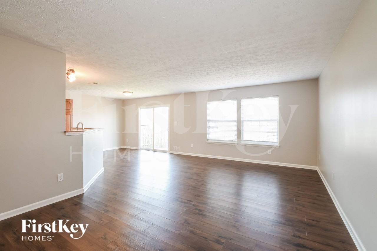11420 Loudon Ln - Photo 3 of 16