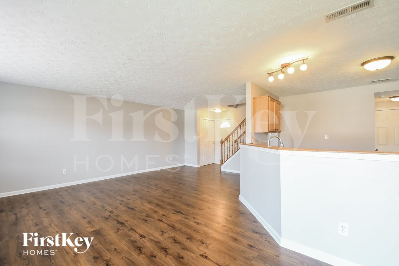 11420 Loudon Ln - Photo 4 of 16