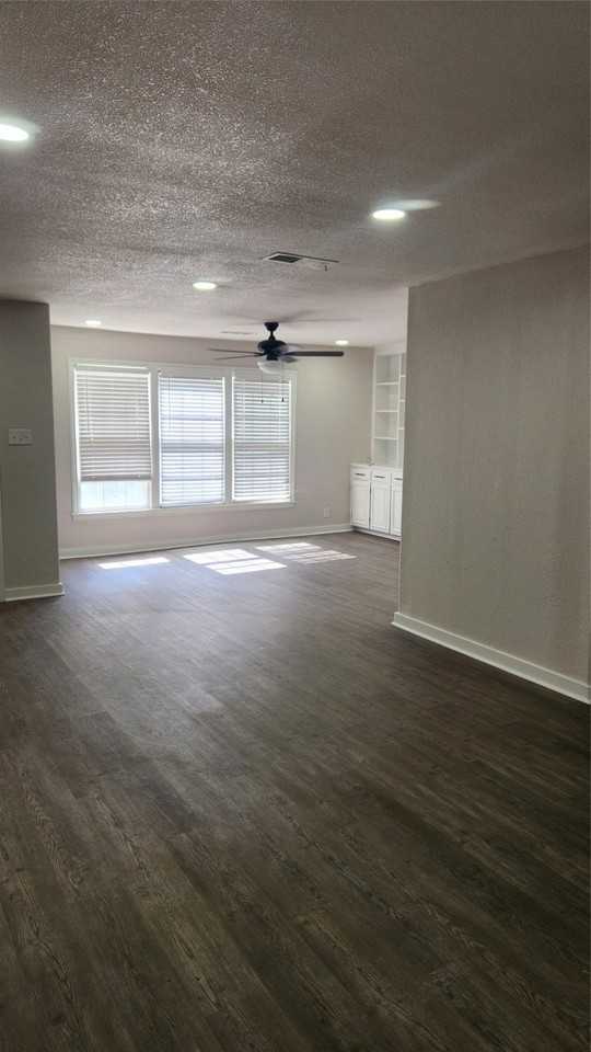 608 W Baldridge St - Photo 2 of 12
