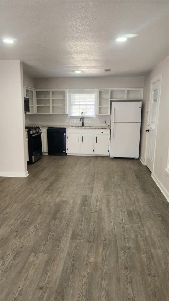 608 W Baldridge St - Photo 3 of 12